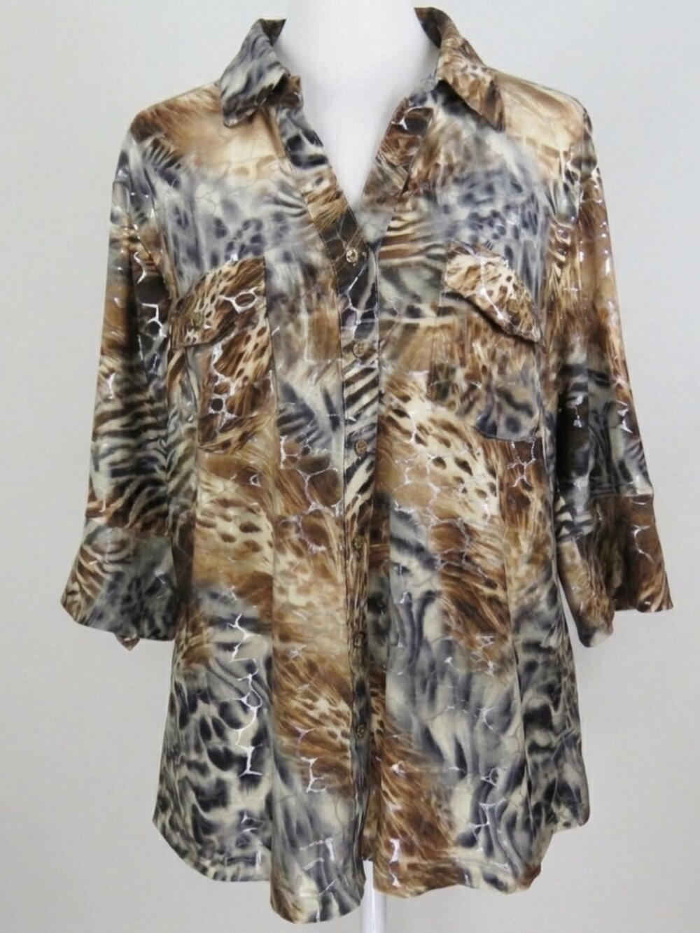 Cathy Women's Roll-Tab-Sleeve Button-Up V-Neck Animal Print Top Size L (C2159)